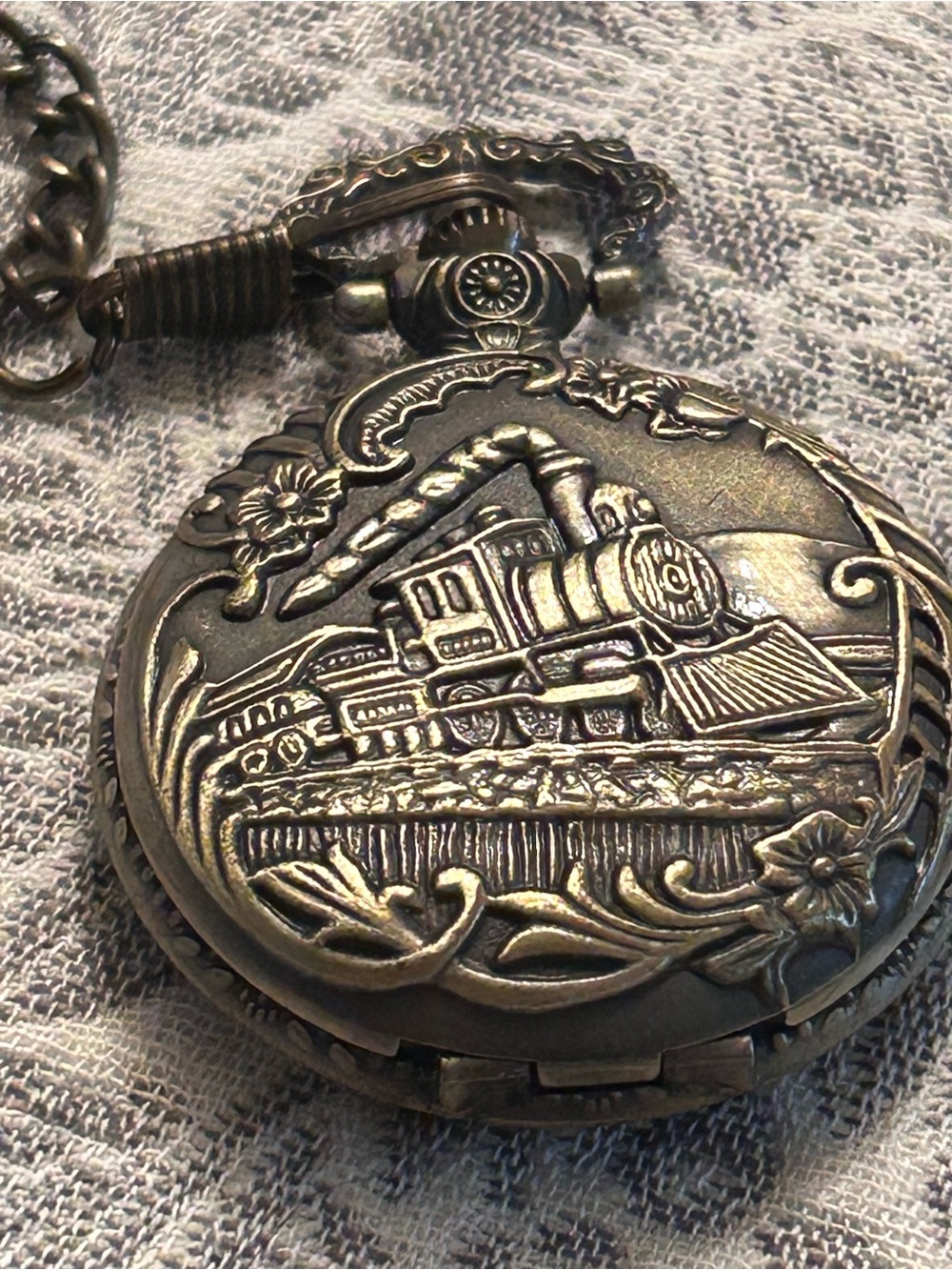 Railroad Steam Engine Guilded Locomotive Ornate Pocket Watch Quartz